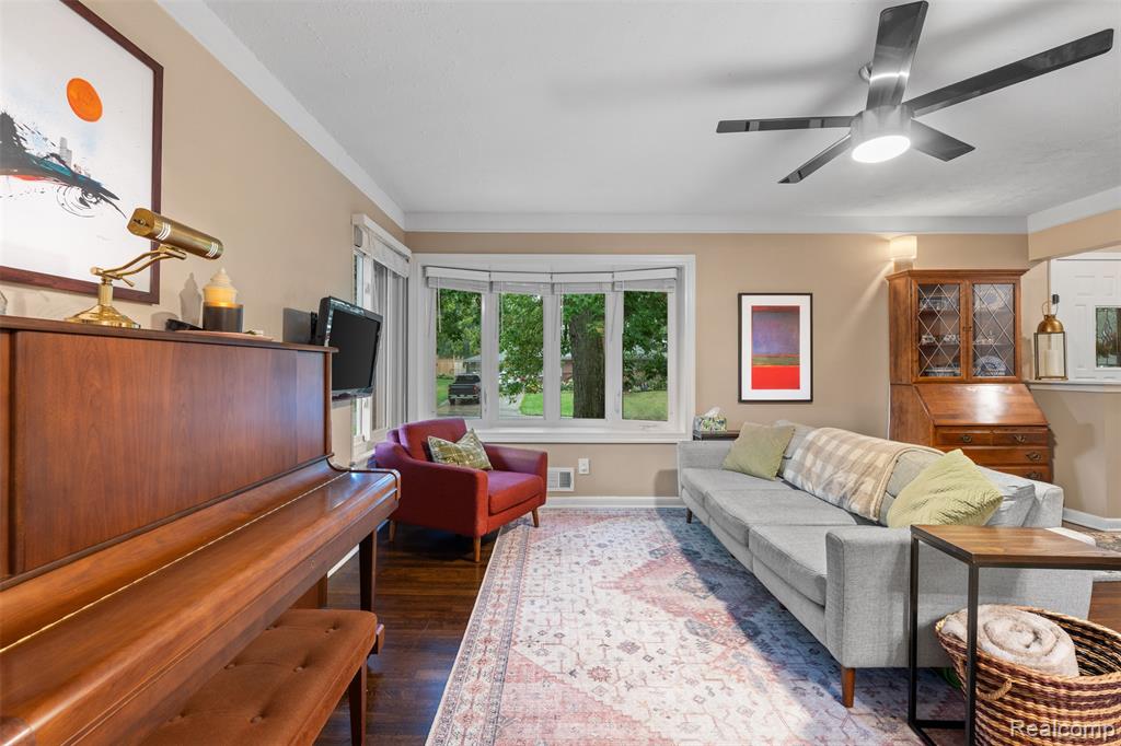 920 Elira Road, Waterford, MI 48328 — Photo 6