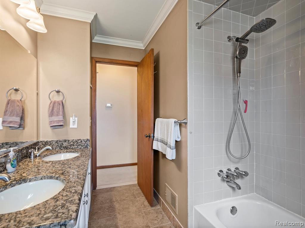 41845 EHRKE Drive, Clinton Twp, MI 48038 — Photo 22