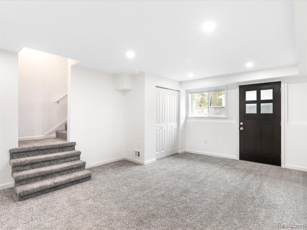 5444 LAKESHORE Road, Fort Gratiot, MI 48059 — Photo 28