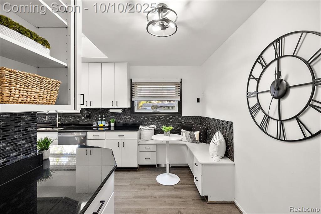7496 Cornwall Court, West Bloomfield, MI — Photo 14