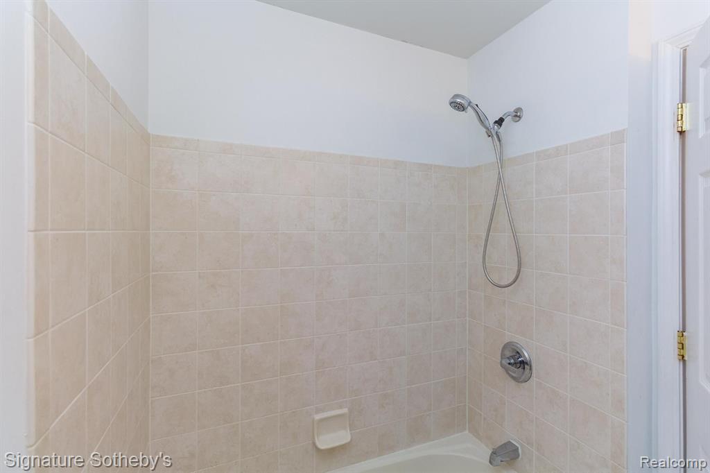 26204 April Court, Walled Lake, MI 48390 — Photo 20