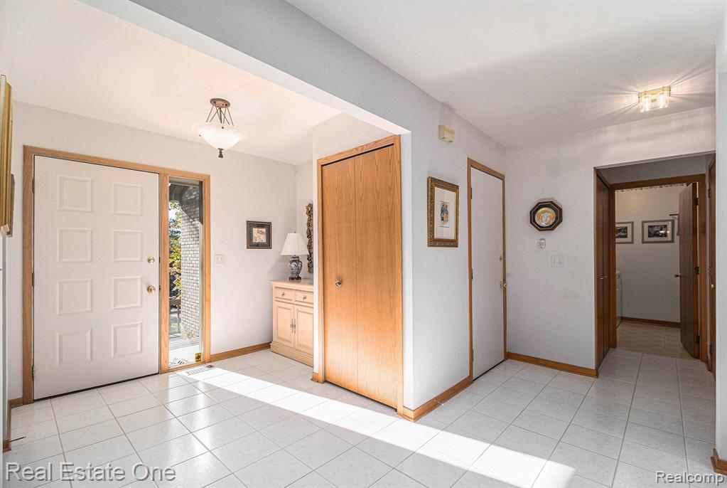 8323 FAWN VALLEY Drive, Clarkston, MI 48348 — Photo 5
