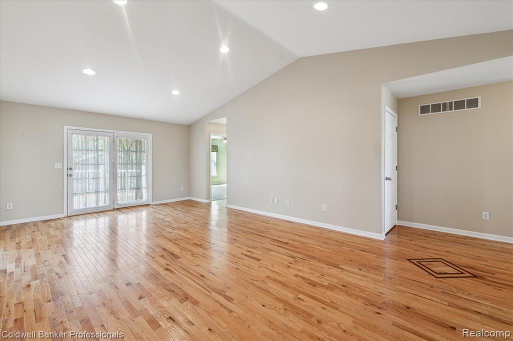 713 MARY ANN Drive, Holly, MI 48442 — Photo 3