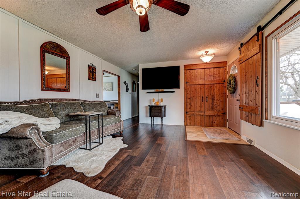 2995 Beaumont Drive, Highland, MI 48356 — Photo 11