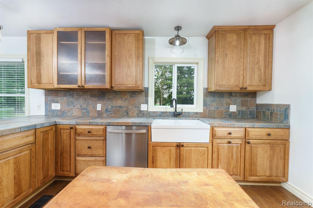 8953 OAK GROVE Road, Howell, MI 48855 — Photo 7