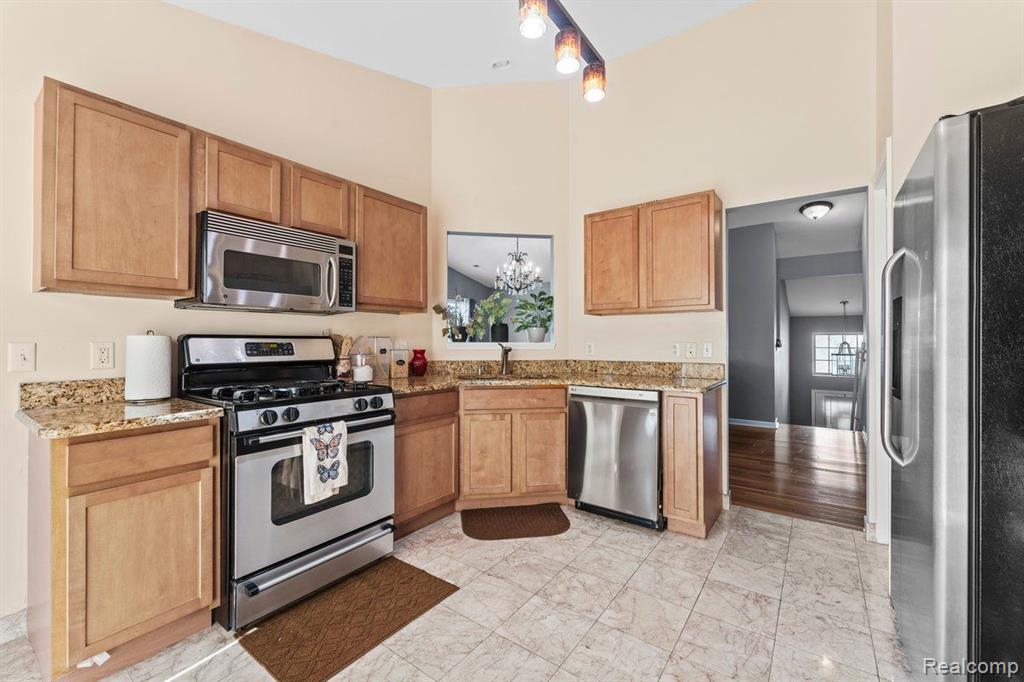 26626 KIRKWAY Circle, Woodhaven, MI 48183 — Photo 11
