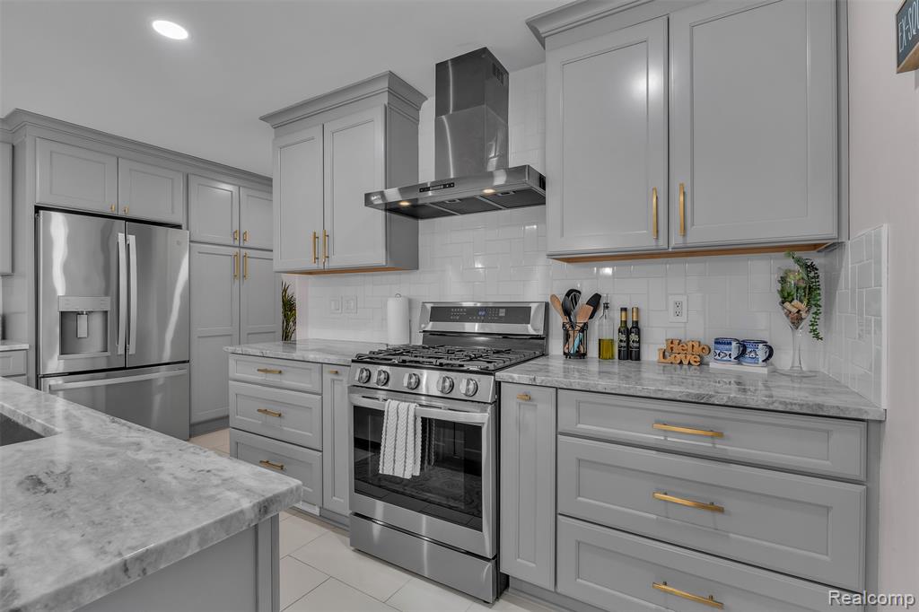 765 Vernier Road, Grosse Pointe Woods, MI 48236 — Photo 14