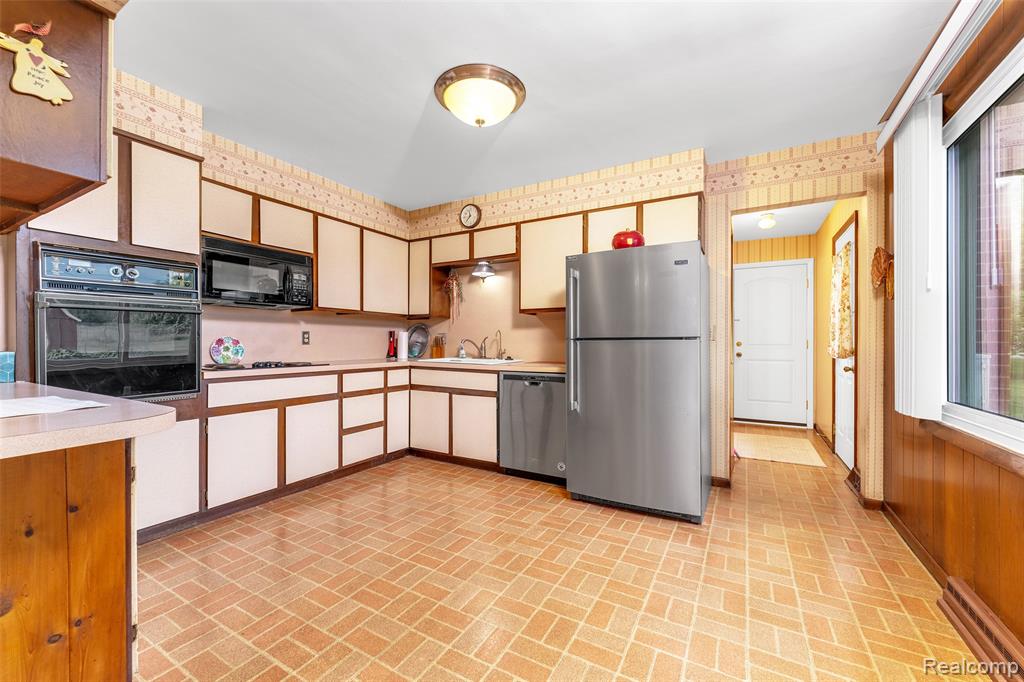 6767 Sharpe Road, Fowlerville, MI 48836 — Photo 8