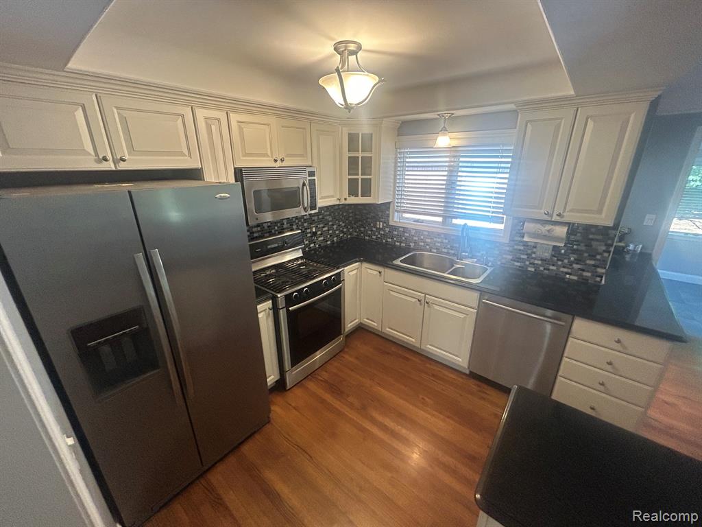 760 S EVERGREEN Street, Plymouth, MI 48170 — Photo 20