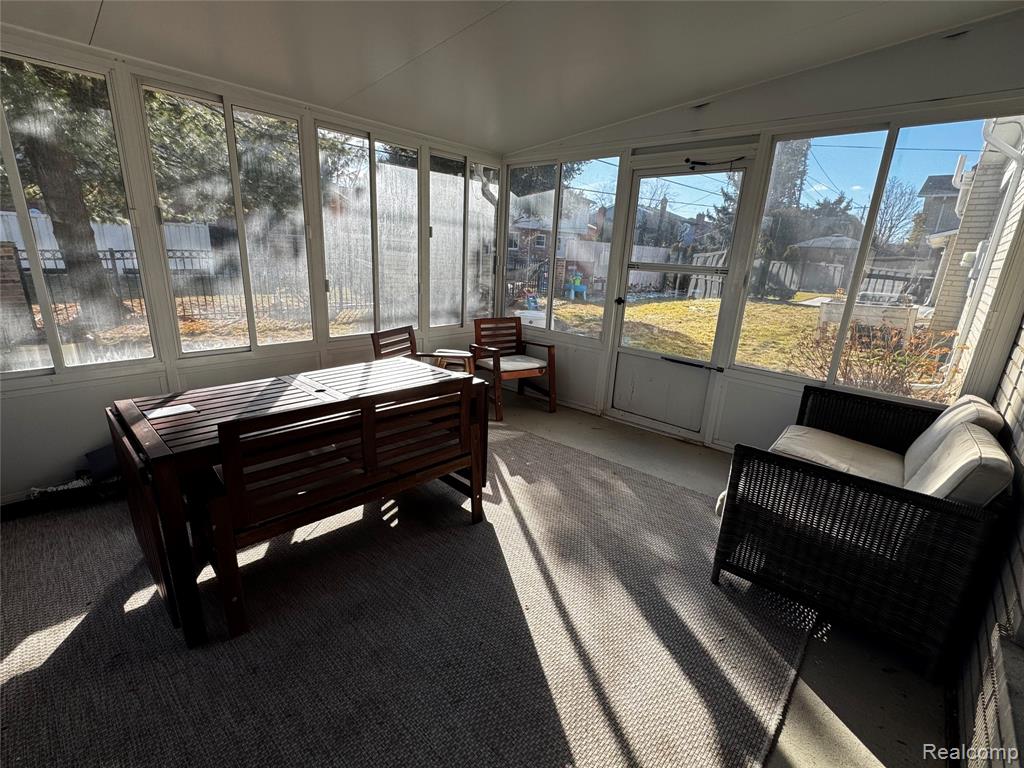 855 Avon Court, Grosse Pointe Woods, MI 48236 — Photo 37