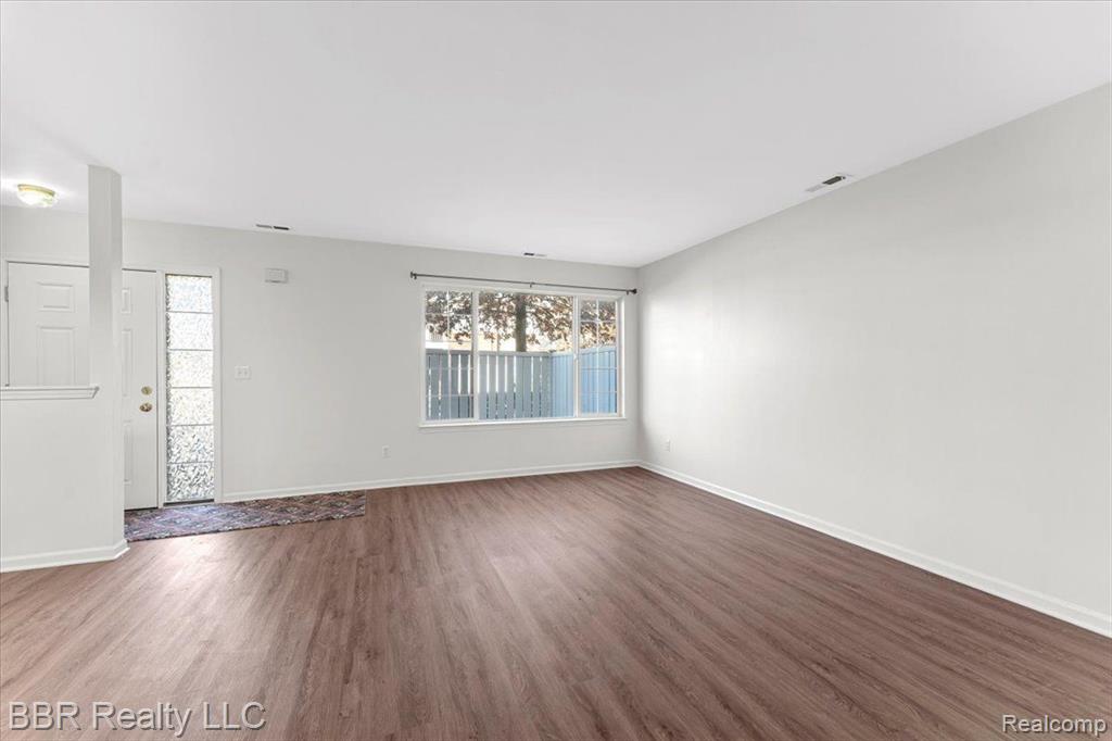24007 FAIRLANE Boulevard, Woodhaven, MI 48183 — Photo 3
