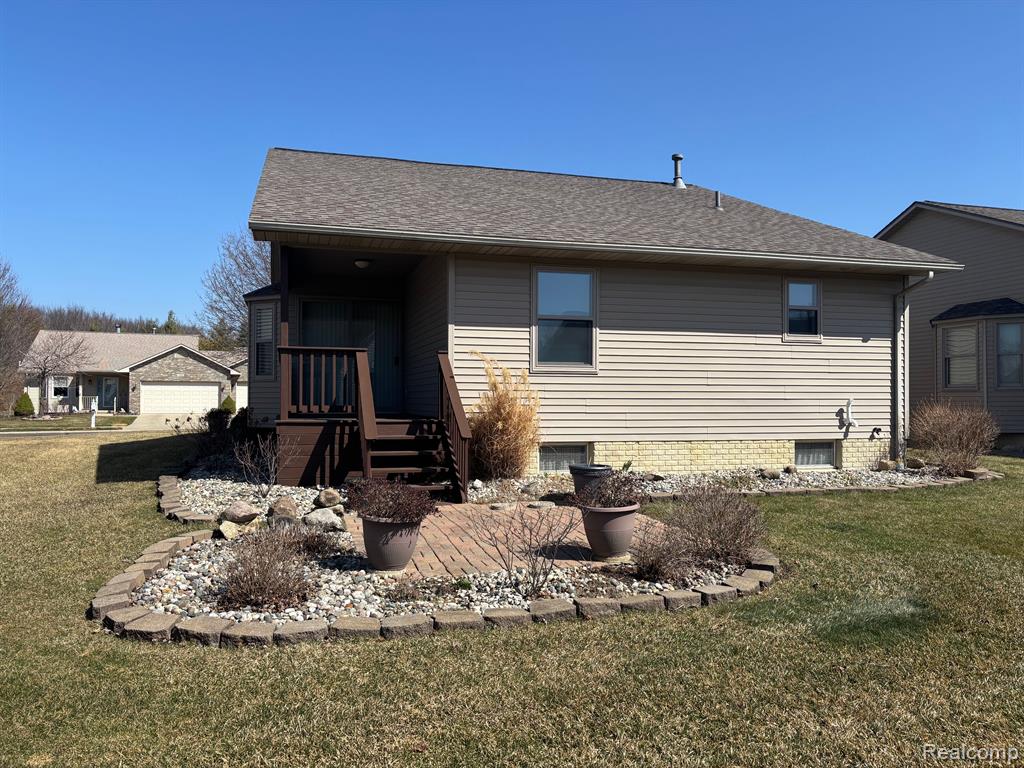 7351 Cross Creek Drive, Swartz Creek, MI 48473 — Photo 2