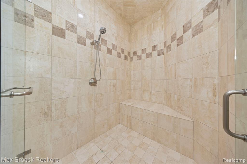 5679 Branford Drive, West Bloomfield, MI — Photo 35