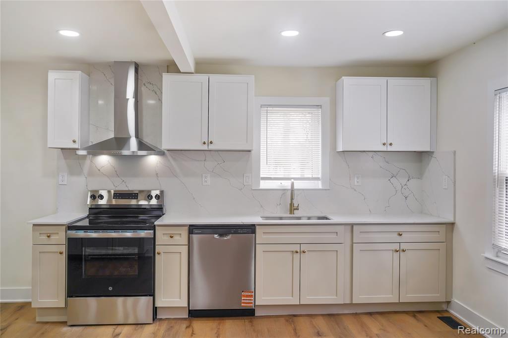 19133 Huntington Avenue, Harper Woods, MI 48225 — Photo 16