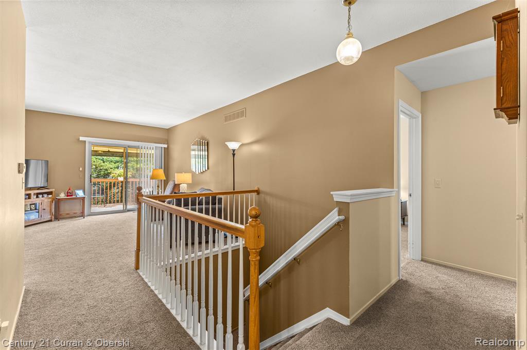 698 Ravencrest Lane, Westland, MI — Photo 5