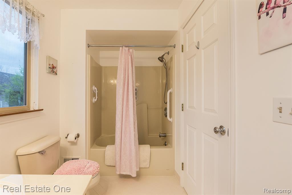 62310 ARLINGTON CIRCLE, 6, South Lyon, MI 48178 — Photo 18