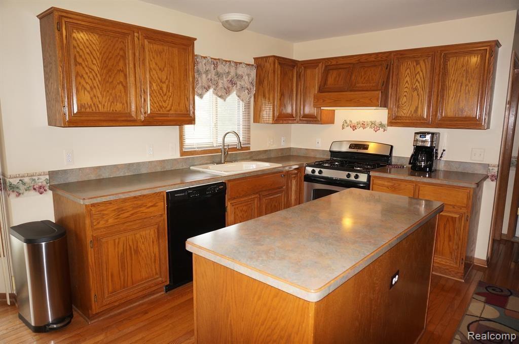 49954 Willowood Drive, Macomb, MI 48044 — Photo 5