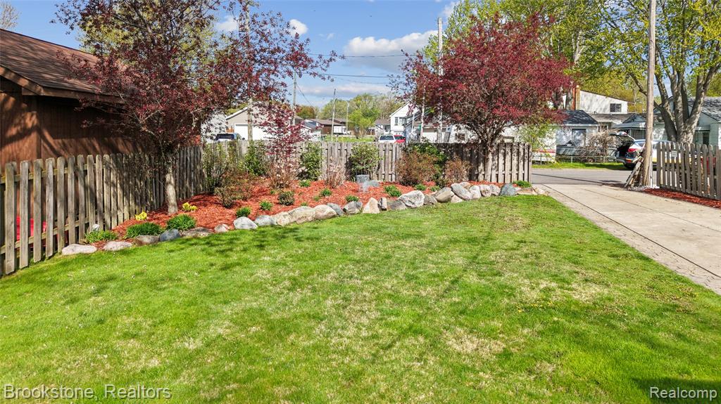 2230 Elm Street, Algonac, MI 48001 — Photo 8