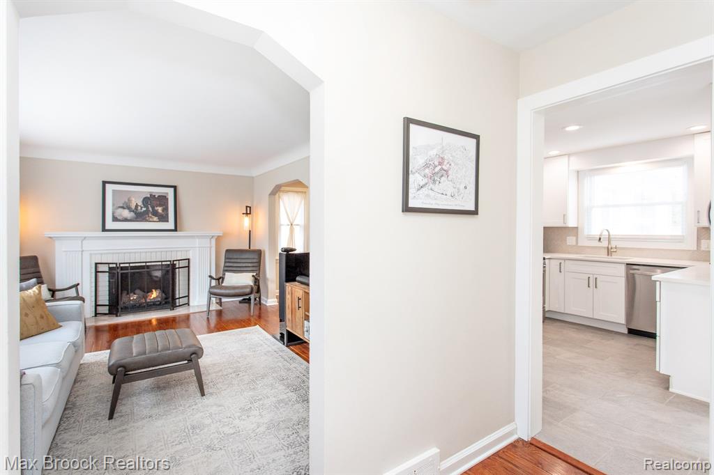 26434 Wyoming Road, Huntington Woods, MI — Photo 4