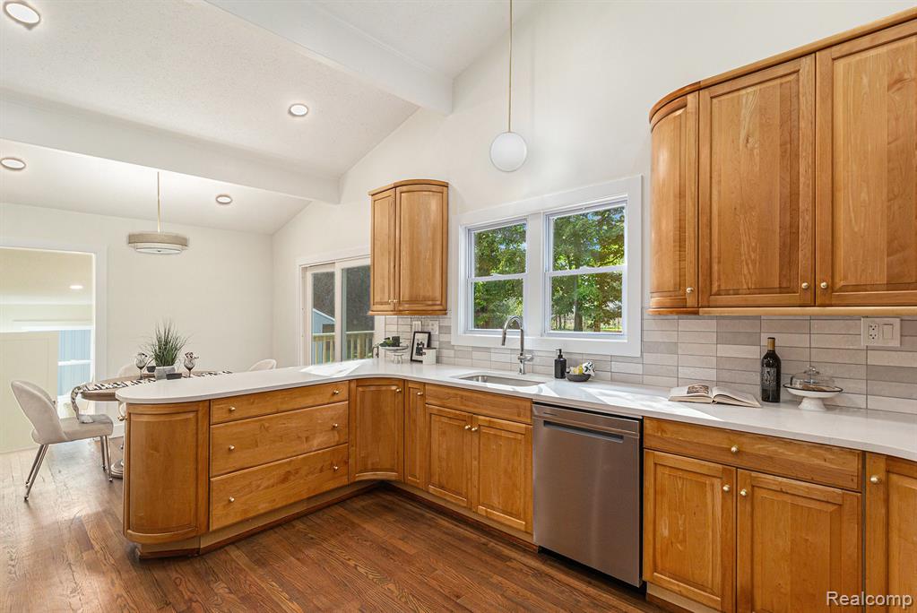 921 N Garner Road, Milford, MI 48380 — Photo 14