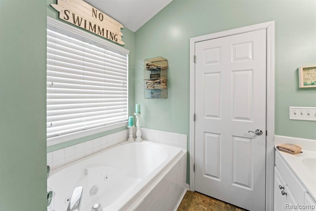 5189 CYPRESS Circle, Grand Blanc, MI 48439 — Photo 18