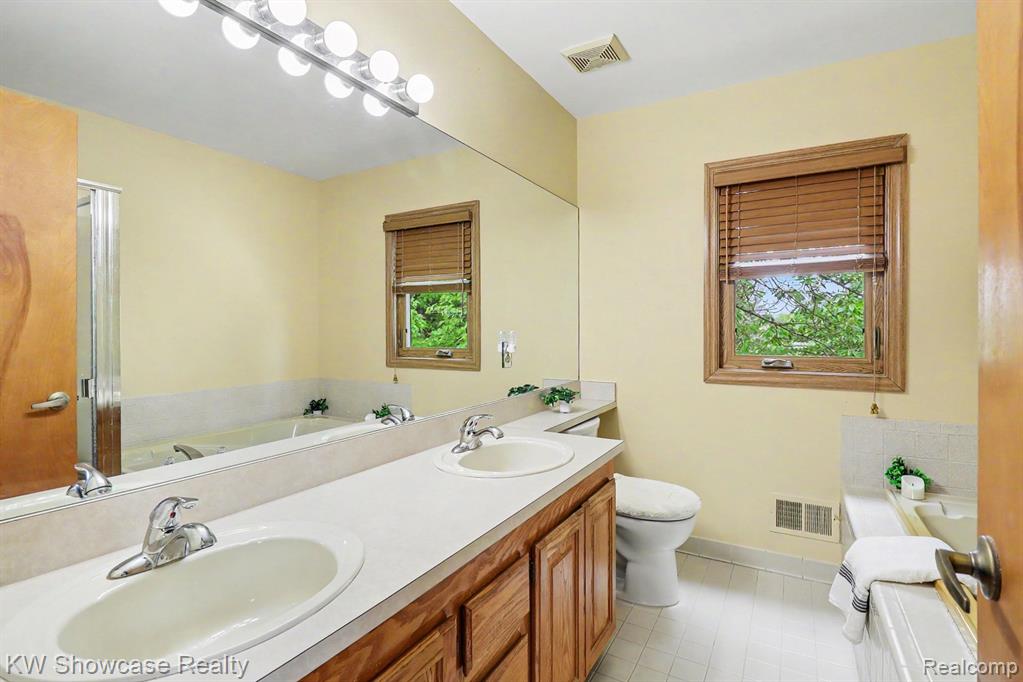 10100 Abrams, Brighton, MI 48114 — Photo 12