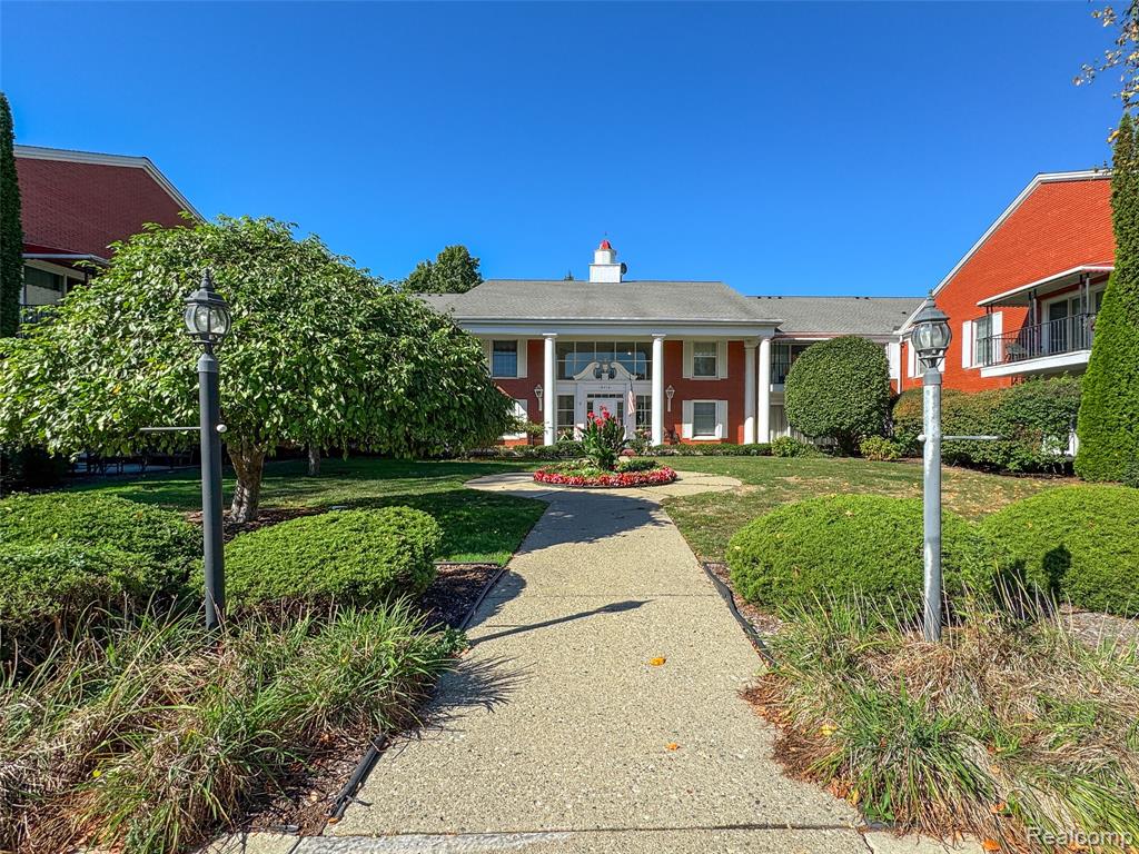 19710 W 13 Mile Road, 108, Beverly Hills, MI 48025 — Photo 38