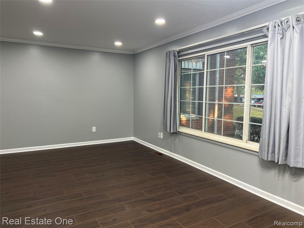 754 E Fox Hills Drive, Bloomfield Hills, MI 48304 — Photo 11