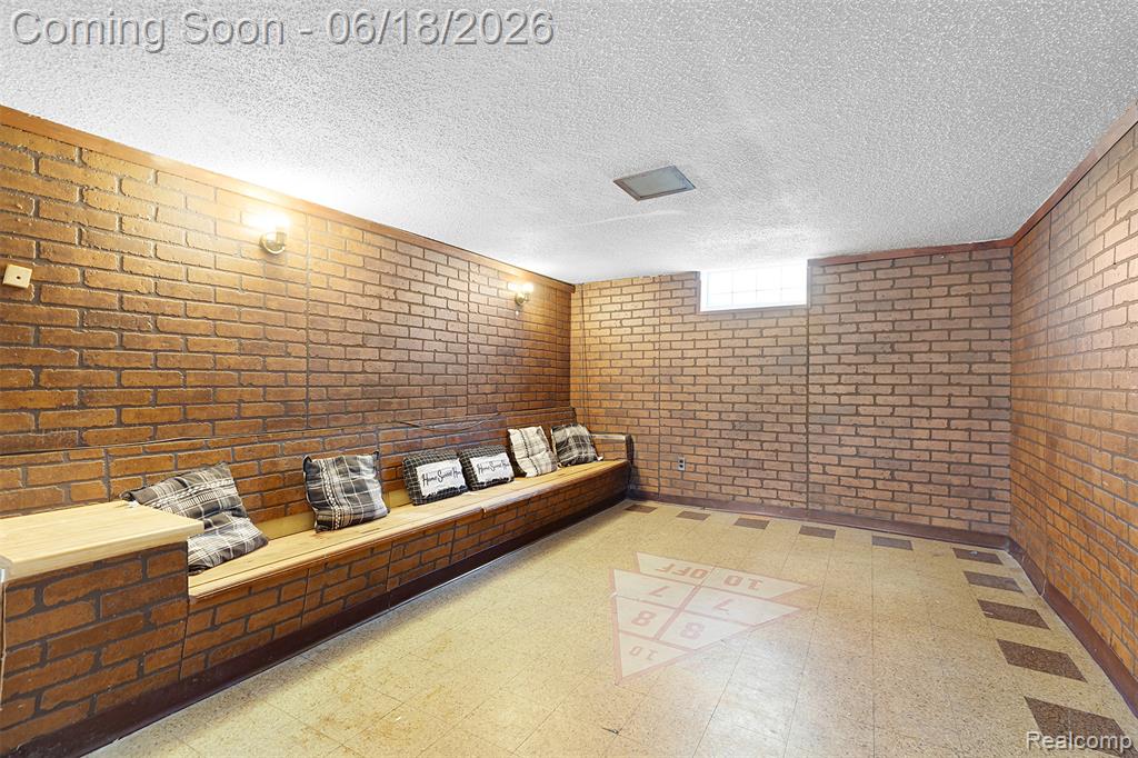 19296 Berden Street, Harper Woods, MI 48225 — Photo 12