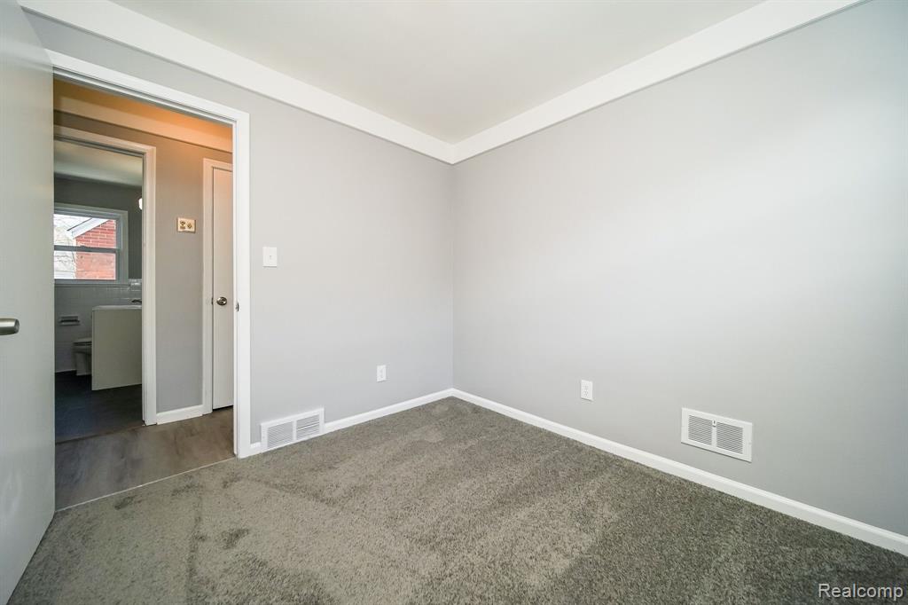 927 CLEOPHUS Parkway, Lincoln Park, MI 48146 — Photo 28
