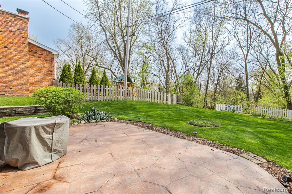 4931 Huron Drive, Clarkston, MI 48348 — Photo 38
