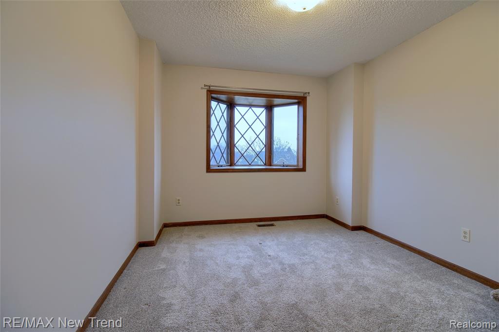 7252 STEEPLECHASE Drive, Saline, MI 48176 — Photo 32