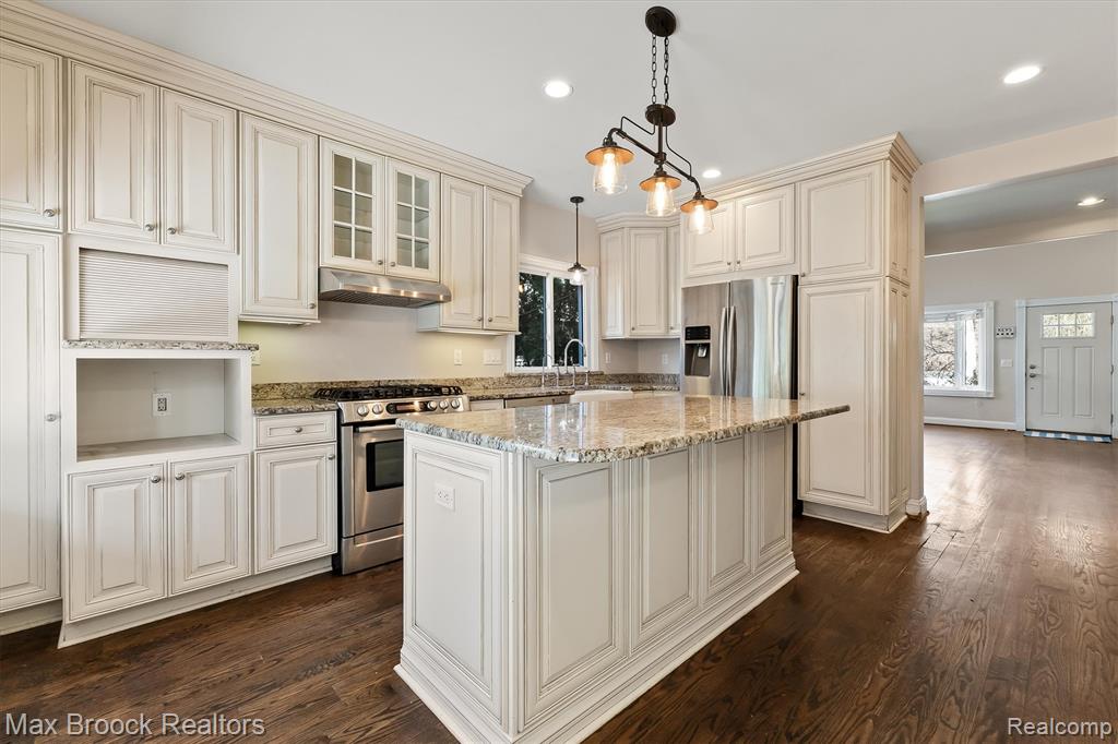 2375 Lakeside Drive, Highland, MI 48356 — Photo 16