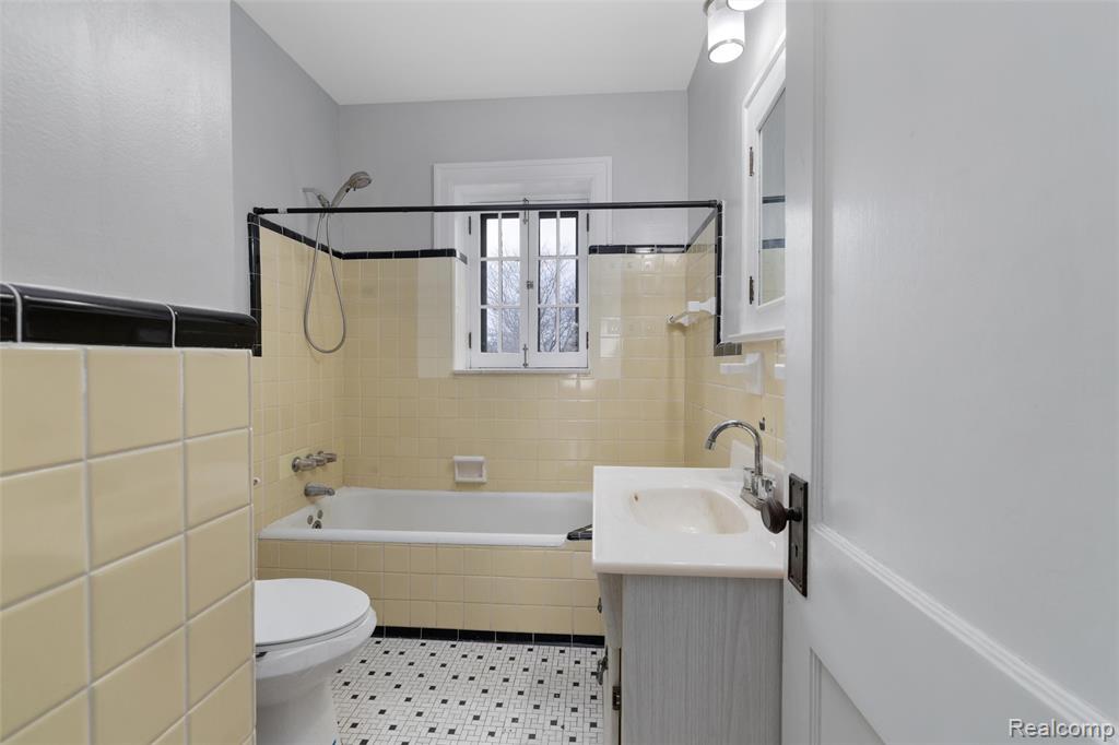 29128 Jefferson Avenue, Saint Clair Shores, MI 48081 — Photo 6