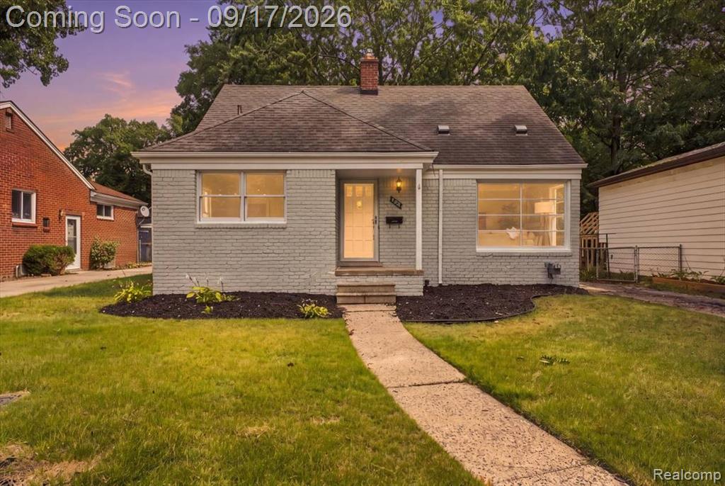 23880 Meadowlark Street, Oak Park, MI 48237