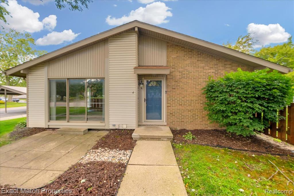 4 Willow Way, Waterford, MI 48328 — Photo 7