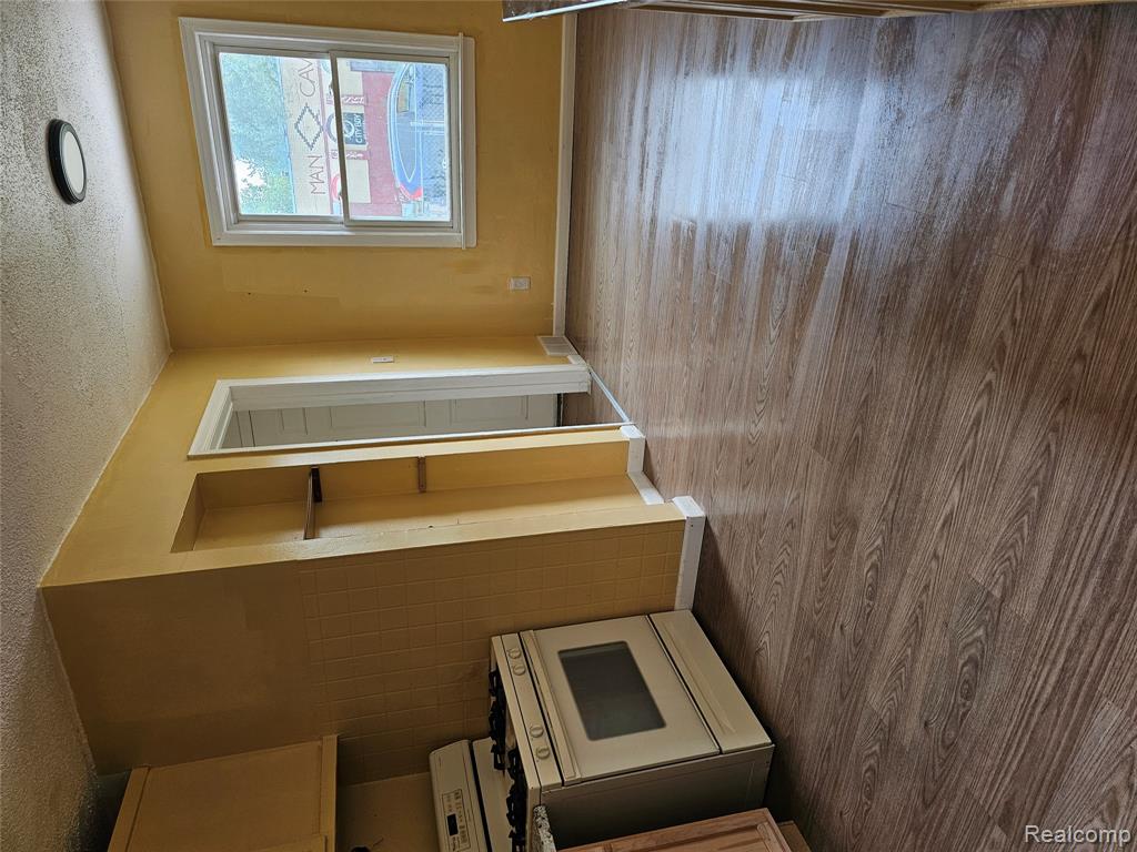 6027 Charles Street, Hamtramck, MI 48212 — Photo 4