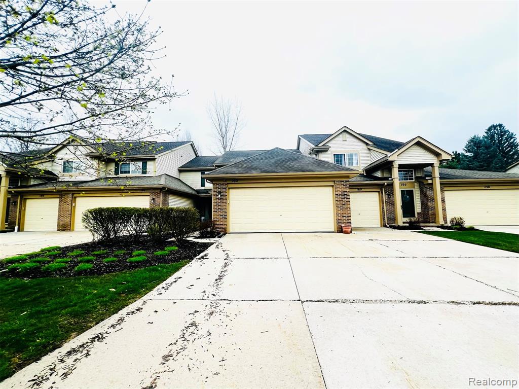 162 S Vista, Auburn Hills, MI 48326 — front exterior