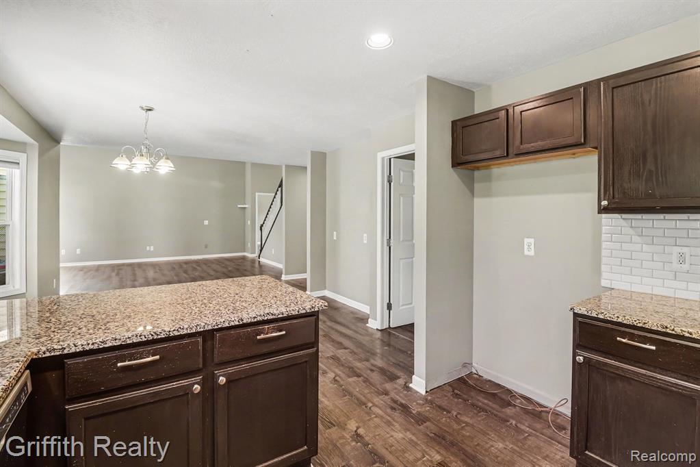 7055 Augustine Court, Fenton, MI 48430 — Photo 8