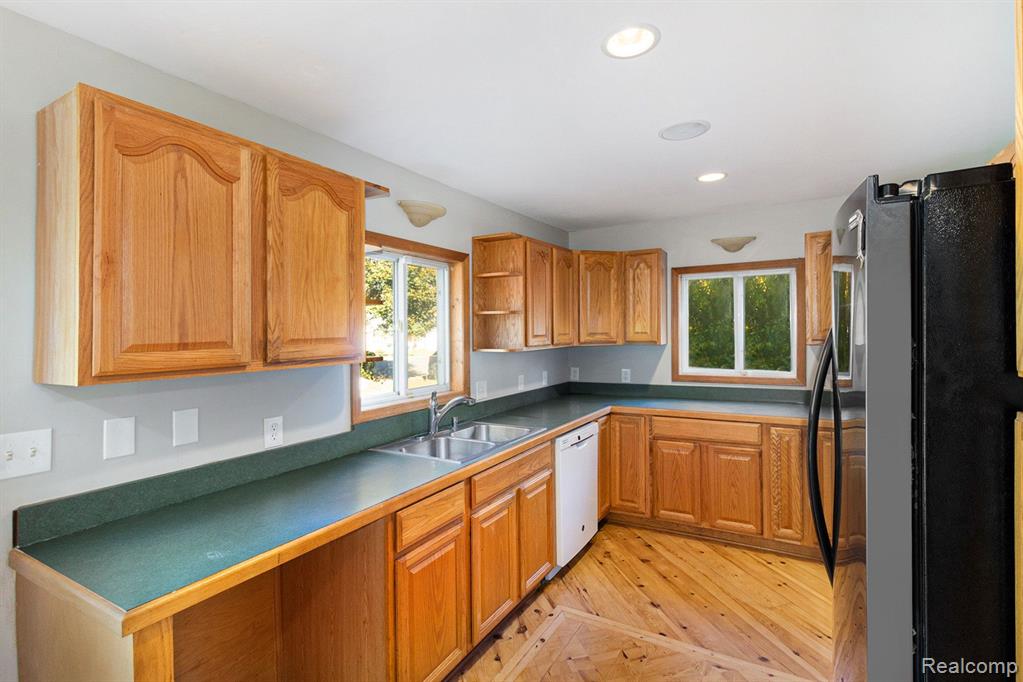 409 FENWICK Street, Holly, MI 48442 — Photo 8