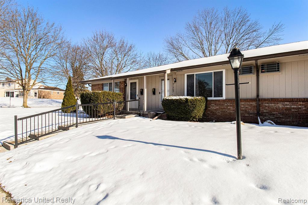 61207 Heritage Boulevard, 2, South Lyon, MI 48178 — front exterior