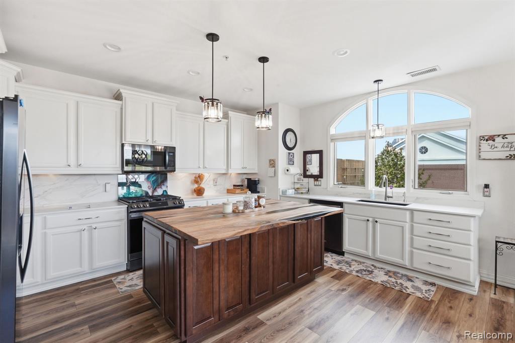 331 E Cady Street - Photo 4