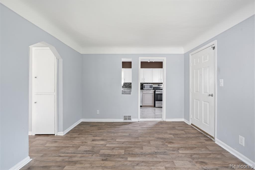 756 Cloverlawn Boulevard, Lincoln Park, MI 48146 — Photo 5