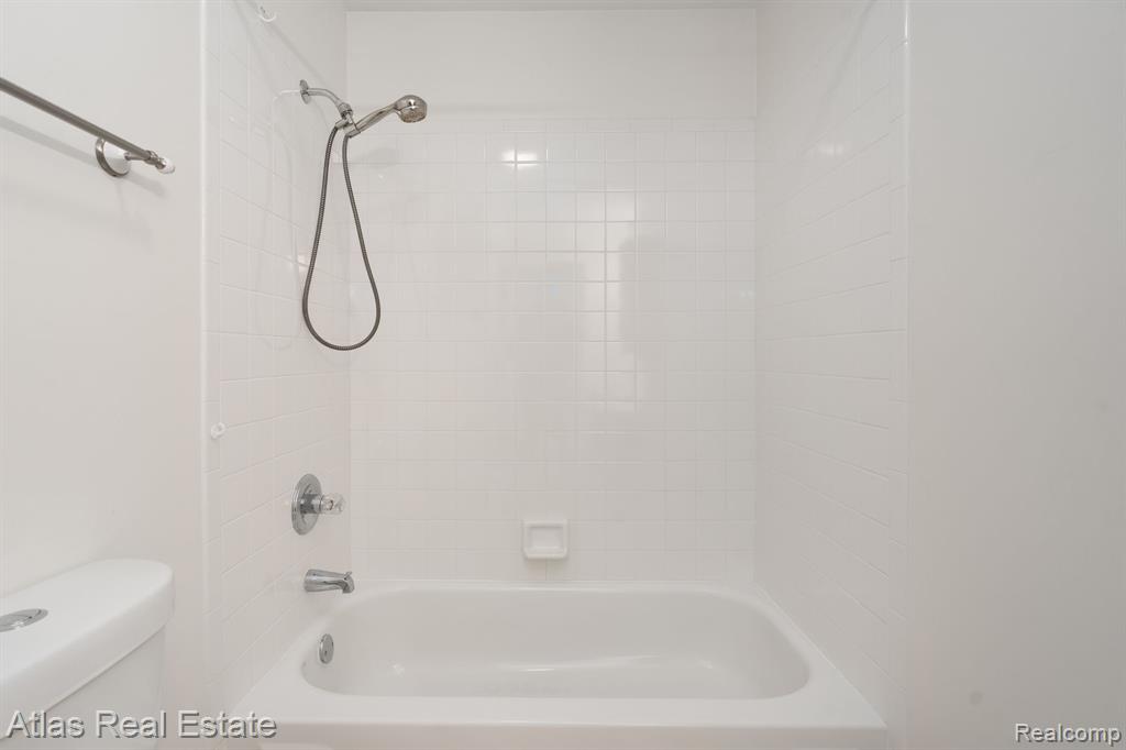 10200 Hawthorne Circle, Goodrich Vlg, MI — Photo 31