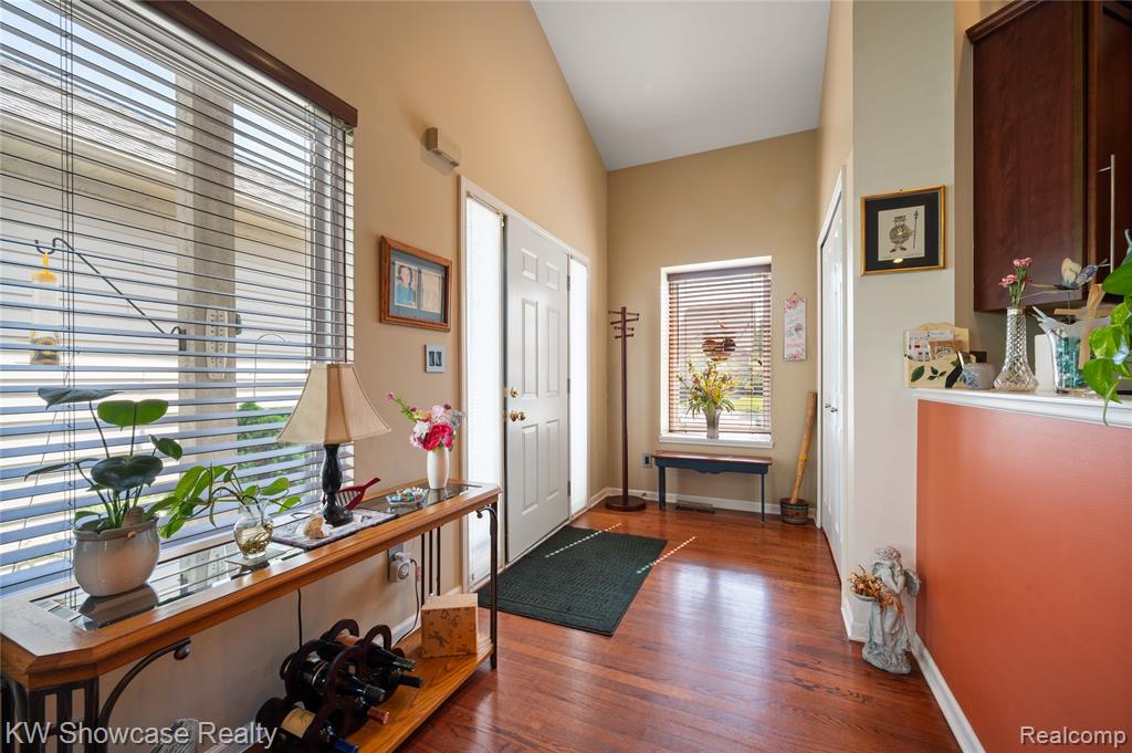 727 Mill Pointe Drive, 16, Milford, MI 48381 — Photo 4