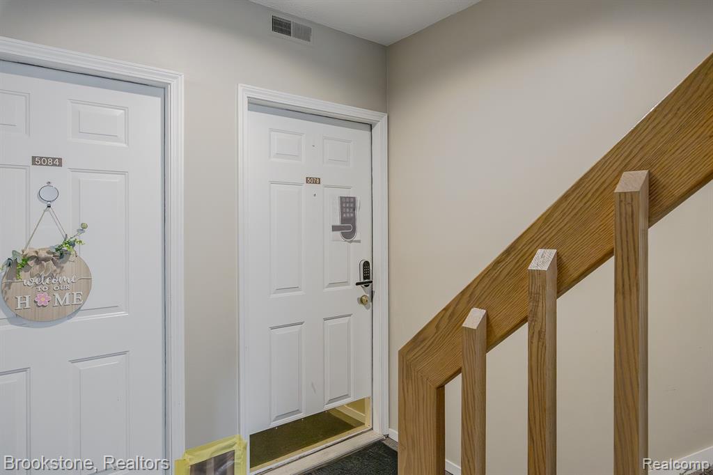 5078 Harbor Oak Drive, 40, Waterford, MI 48329 — Photo 6