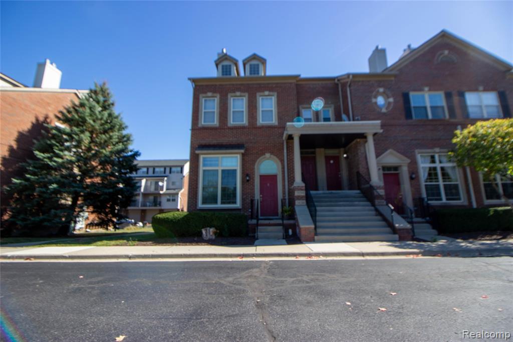 29294 W Glenoaks, Farmington Hills, MI 48334 — Photo 2