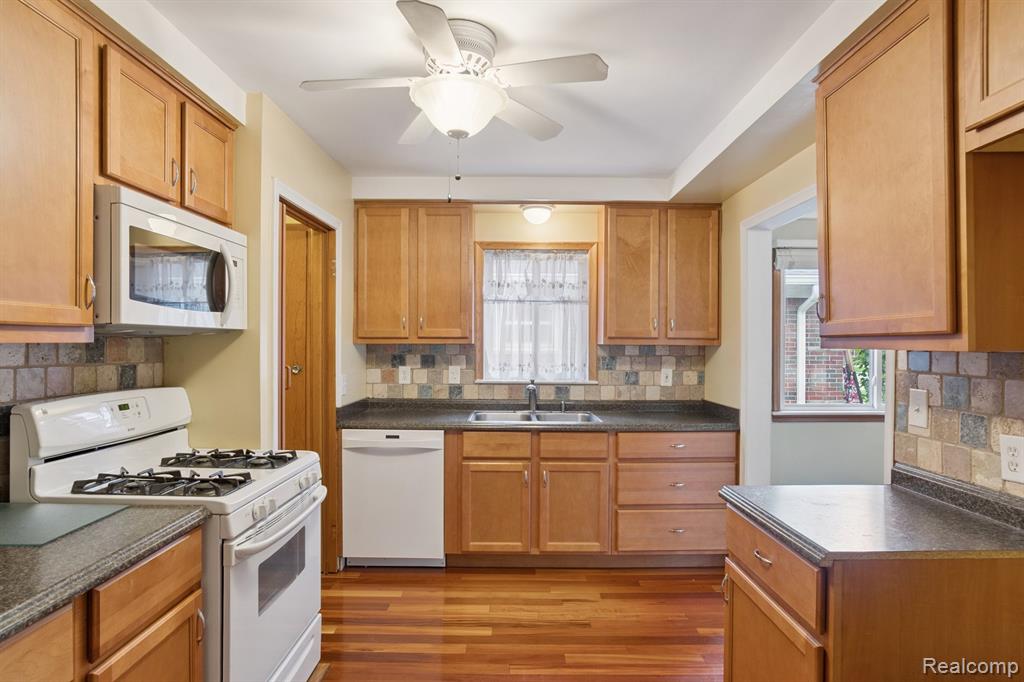 7868 Robinson Avenue, Allen Park, MI 48101 — Photo 11