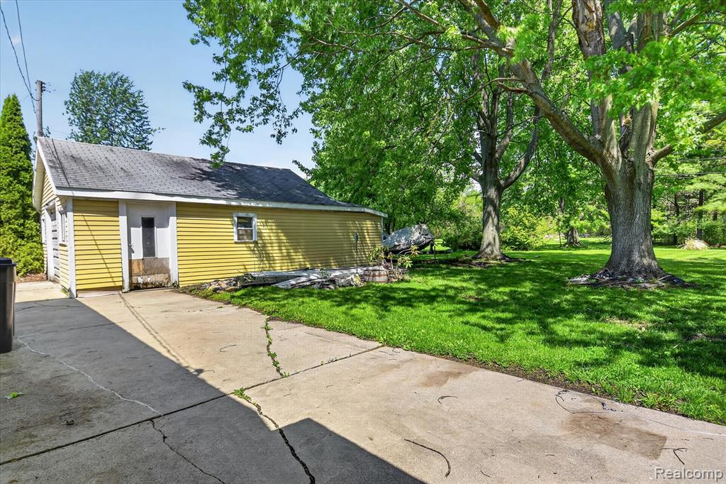 3660 Keewahdin Road, Fort Gratiot, MI 48059 — Photo 35