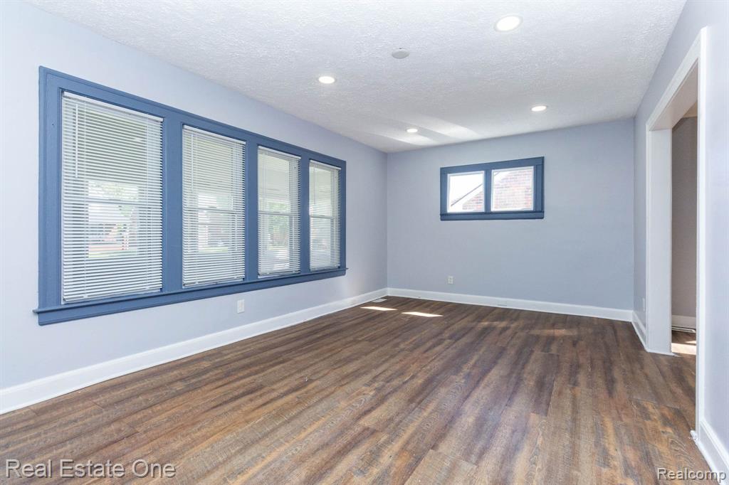 12568 Wilshire Drive, Detroit, MI 48213 — Photo 7